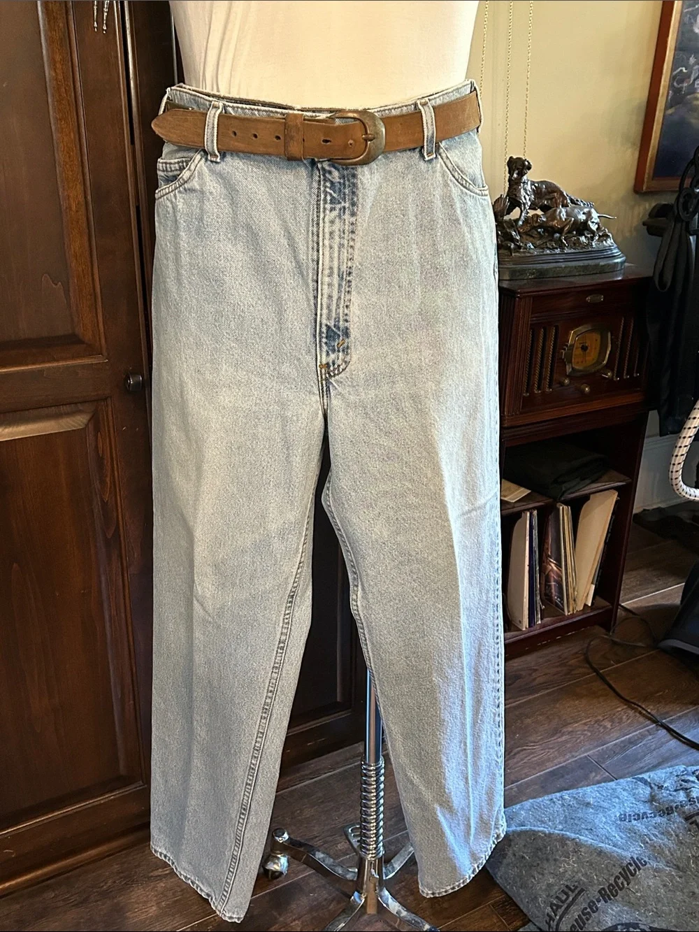 Levis Sz 42 x 32 550 Light Wash Orange Tab Jeans - Relaxed Fit “Dad Jean”